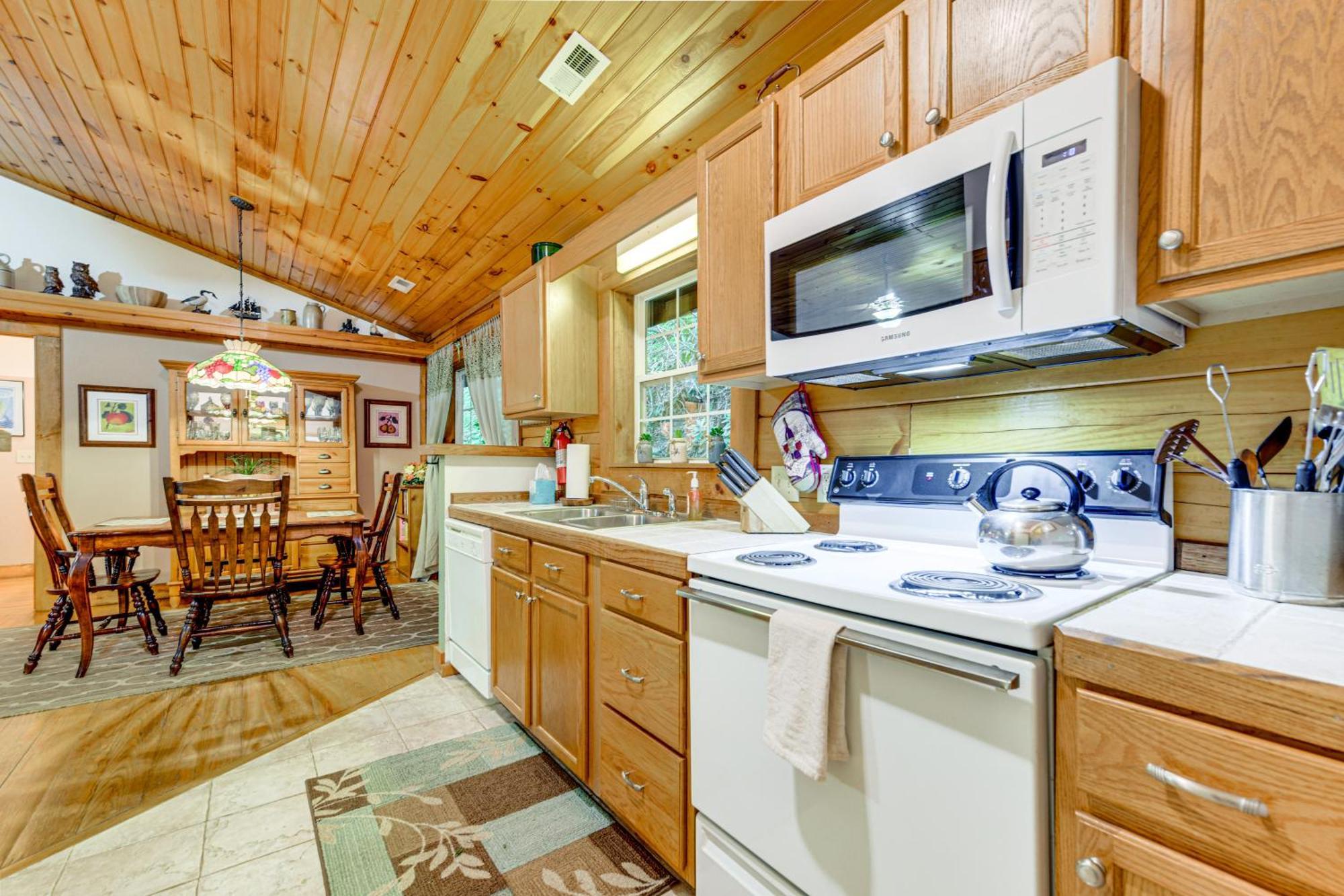 Serene Maggie Valley Retreat With Deck And Hot Tub! Ngoại thất bức ảnh
