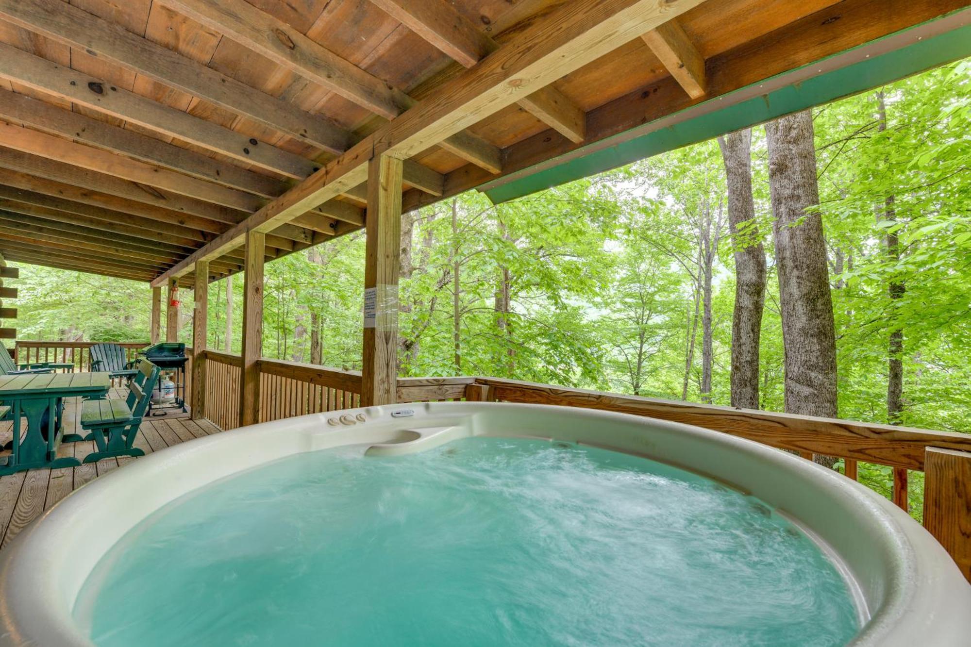 Serene Maggie Valley Retreat With Deck And Hot Tub! Ngoại thất bức ảnh