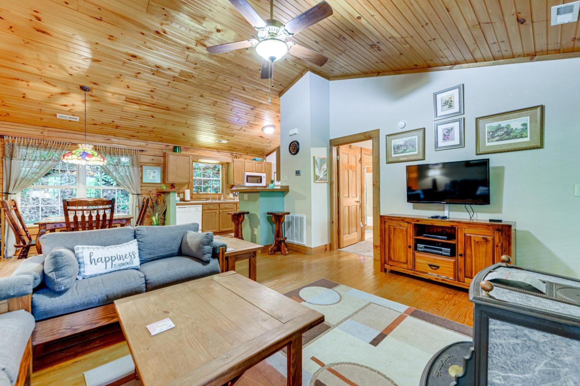Serene Maggie Valley Retreat With Deck And Hot Tub! Ngoại thất bức ảnh