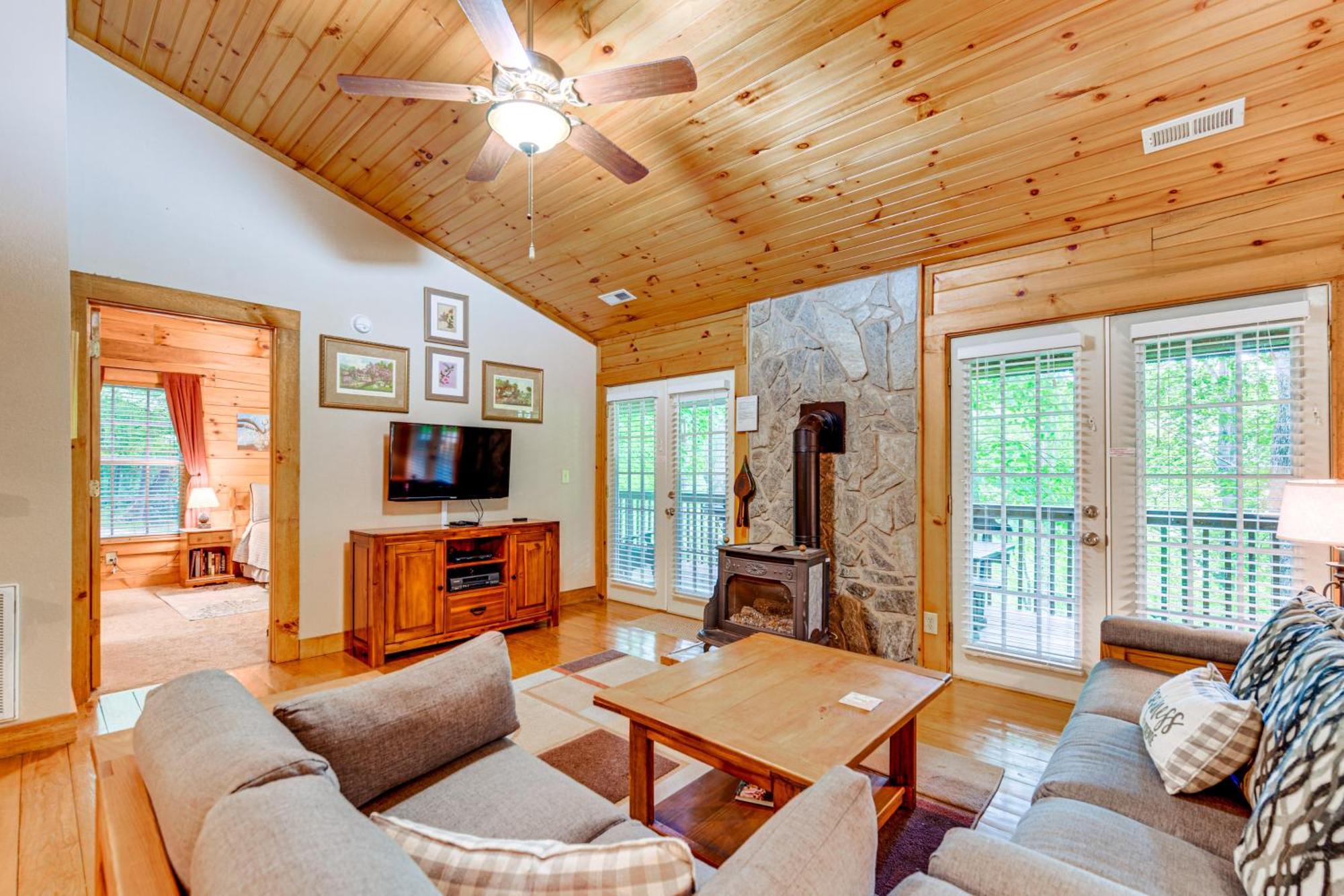 Serene Maggie Valley Retreat With Deck And Hot Tub! Ngoại thất bức ảnh