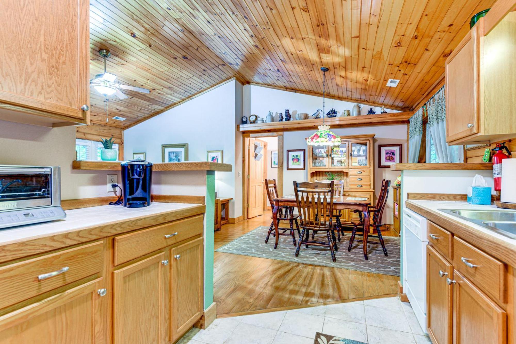 Serene Maggie Valley Retreat With Deck And Hot Tub! Ngoại thất bức ảnh
