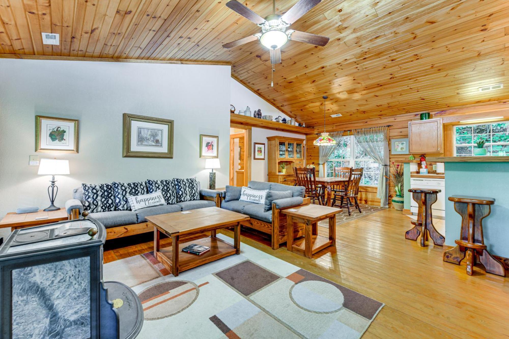 Serene Maggie Valley Retreat With Deck And Hot Tub! Ngoại thất bức ảnh