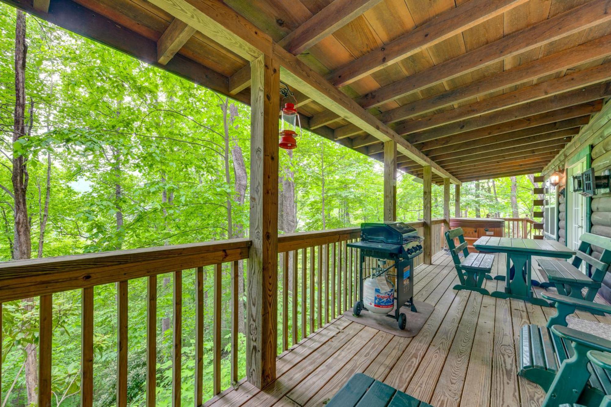 Serene Maggie Valley Retreat With Deck And Hot Tub! Ngoại thất bức ảnh