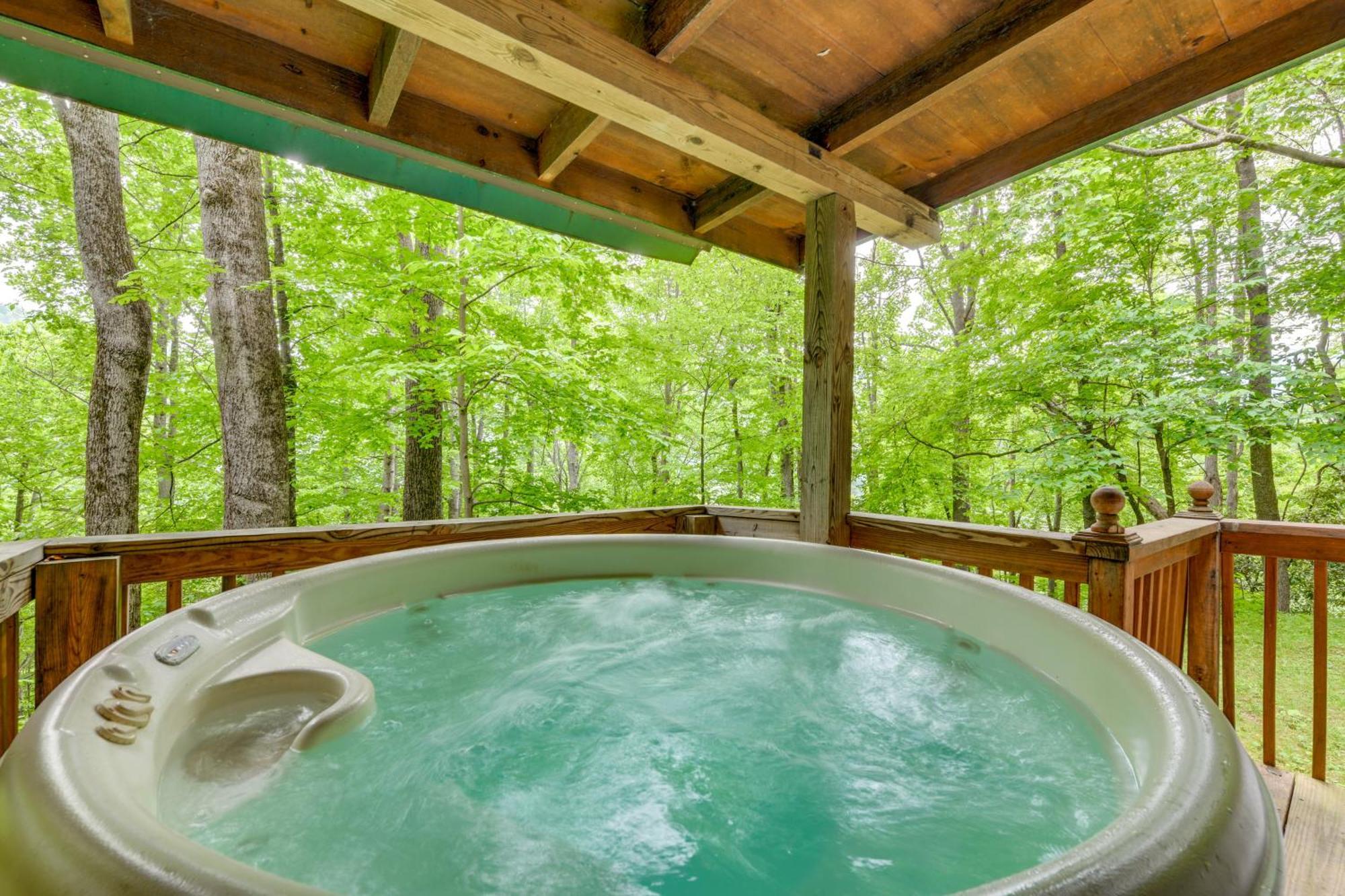 Serene Maggie Valley Retreat With Deck And Hot Tub! Ngoại thất bức ảnh
