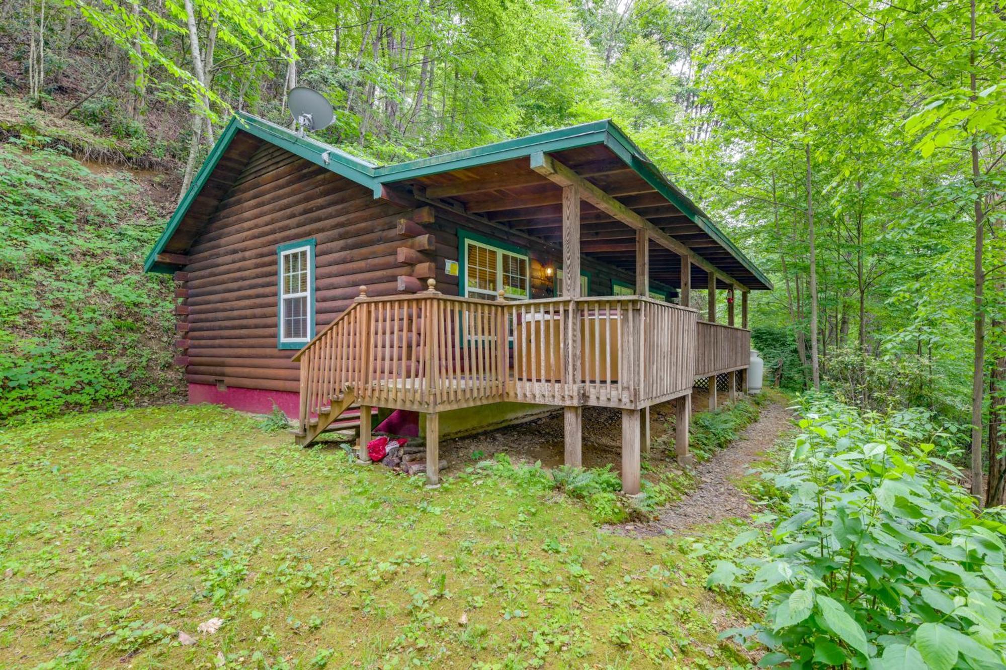 Serene Maggie Valley Retreat With Deck And Hot Tub! Ngoại thất bức ảnh