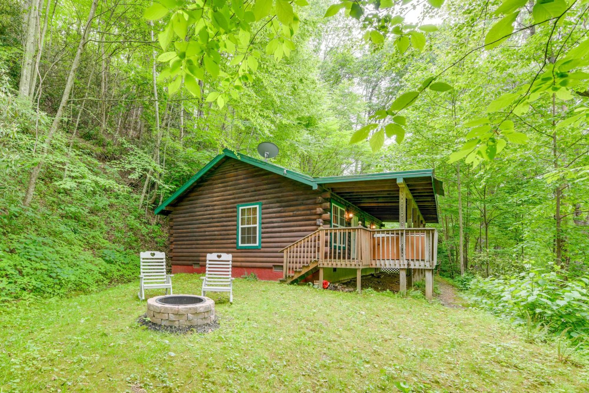 Serene Maggie Valley Retreat With Deck And Hot Tub! Ngoại thất bức ảnh